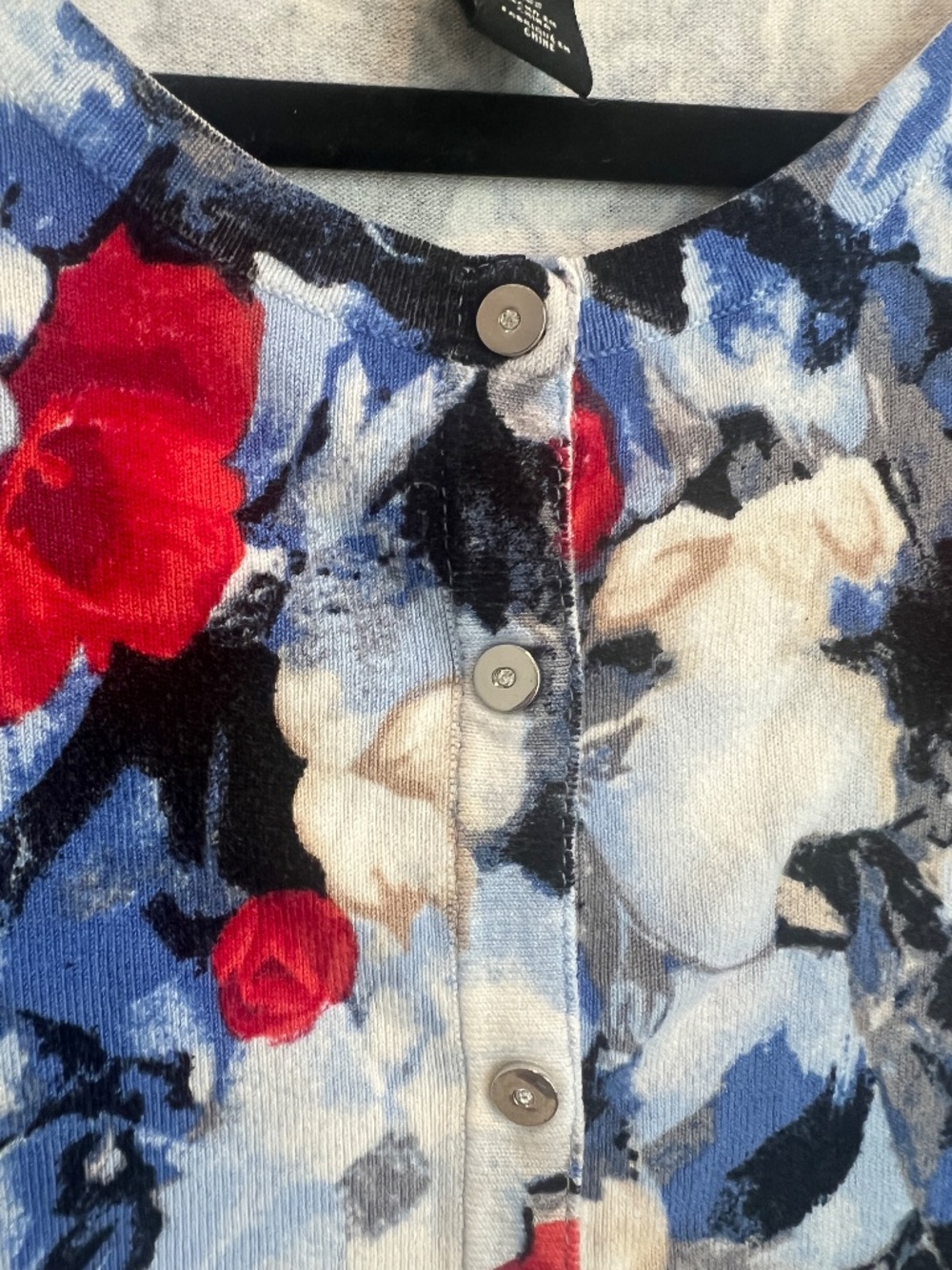 White House Black Market Floral Cardigan Sweater Light Blue Red XL - Picture 4 of 7